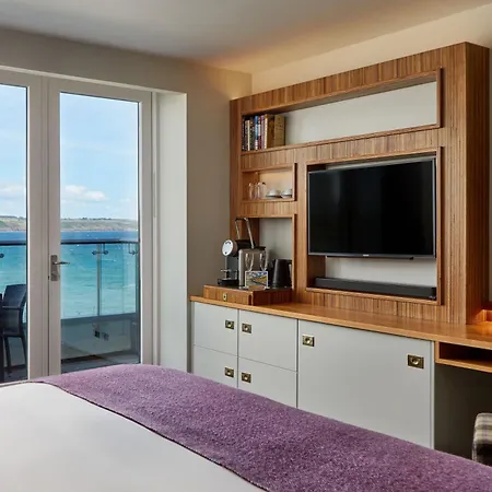 Cliff House Ξενοδοχείο 5*