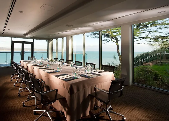 Cliff House Отель Ардмор