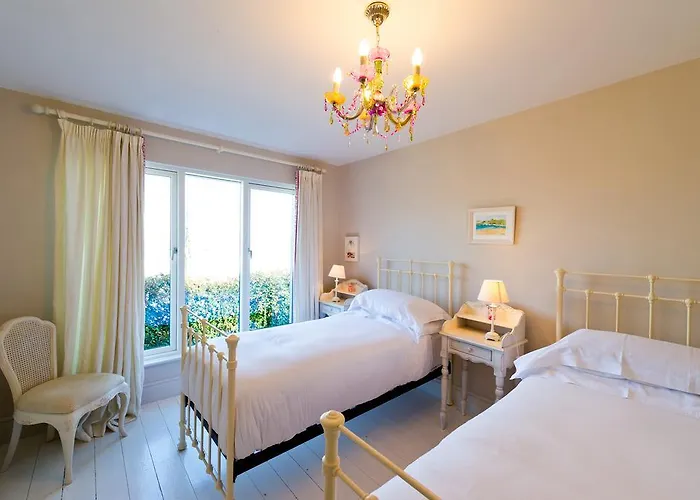 Cliff House Отель